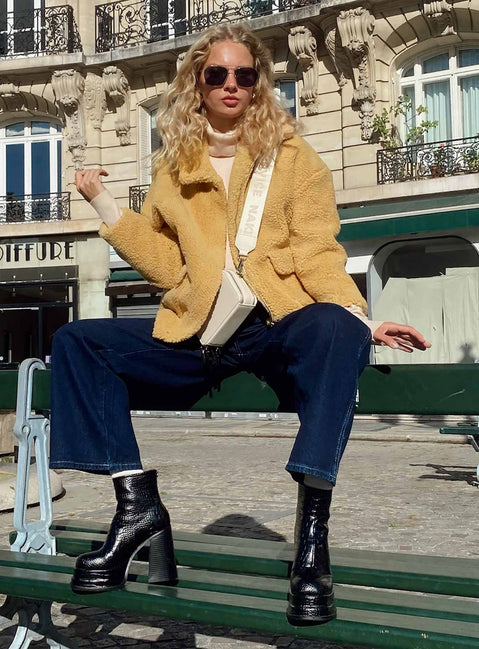 The Somewhere Else Teddy Jacket Beige