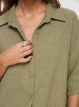 Olive Linen shirt Relaxed fit, button fastening, lapel collar
