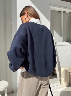 Crewneck sweater 75% polyester 25% cotton Graphic print Drop shoulder Good stretch Soft fleece lining