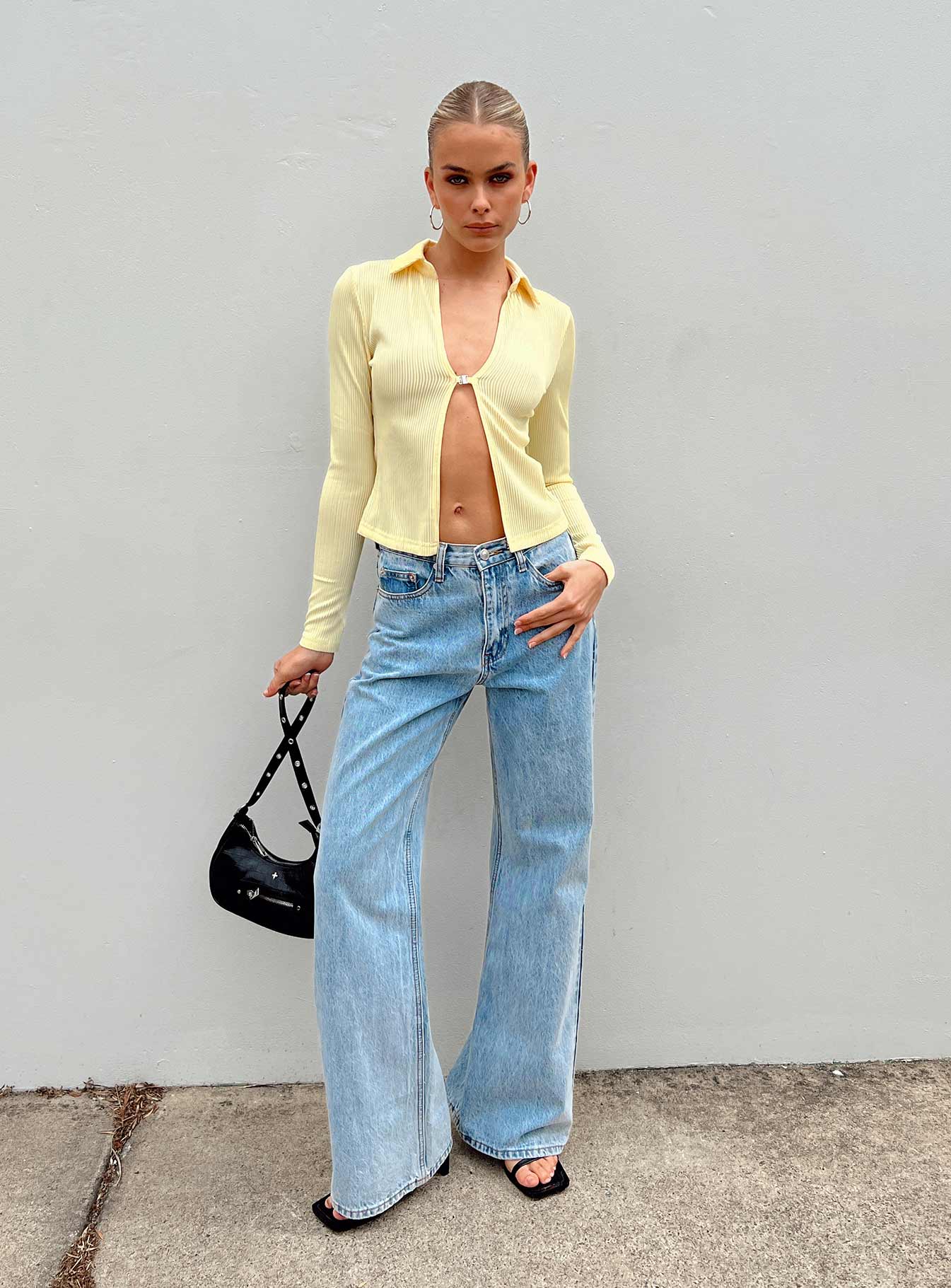 Long sleeve top Ribbed material Classic collar Open front Silver-toned clasp fastening at front