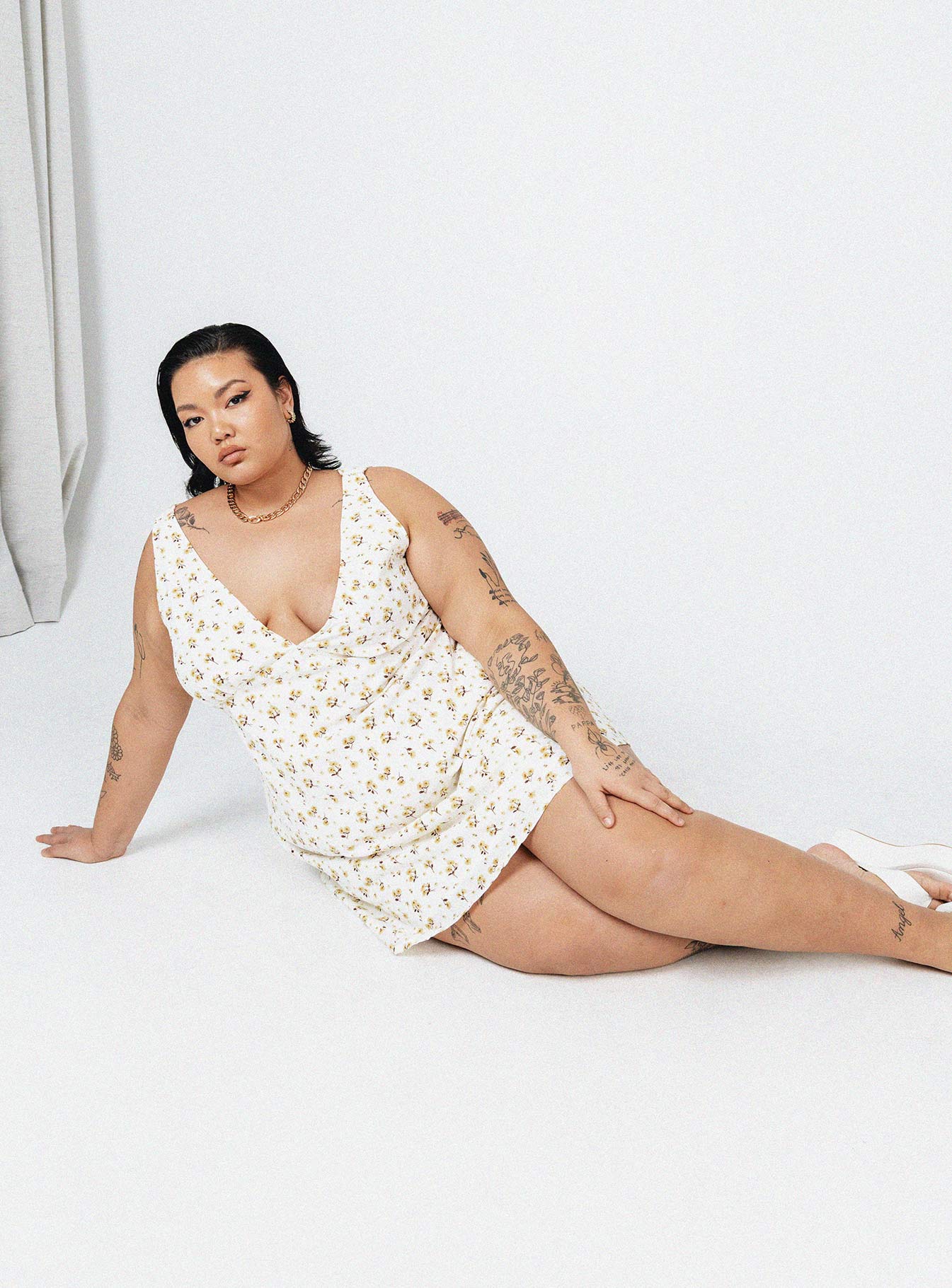 Nellie Mini Dress White / Yellow Floral Curve