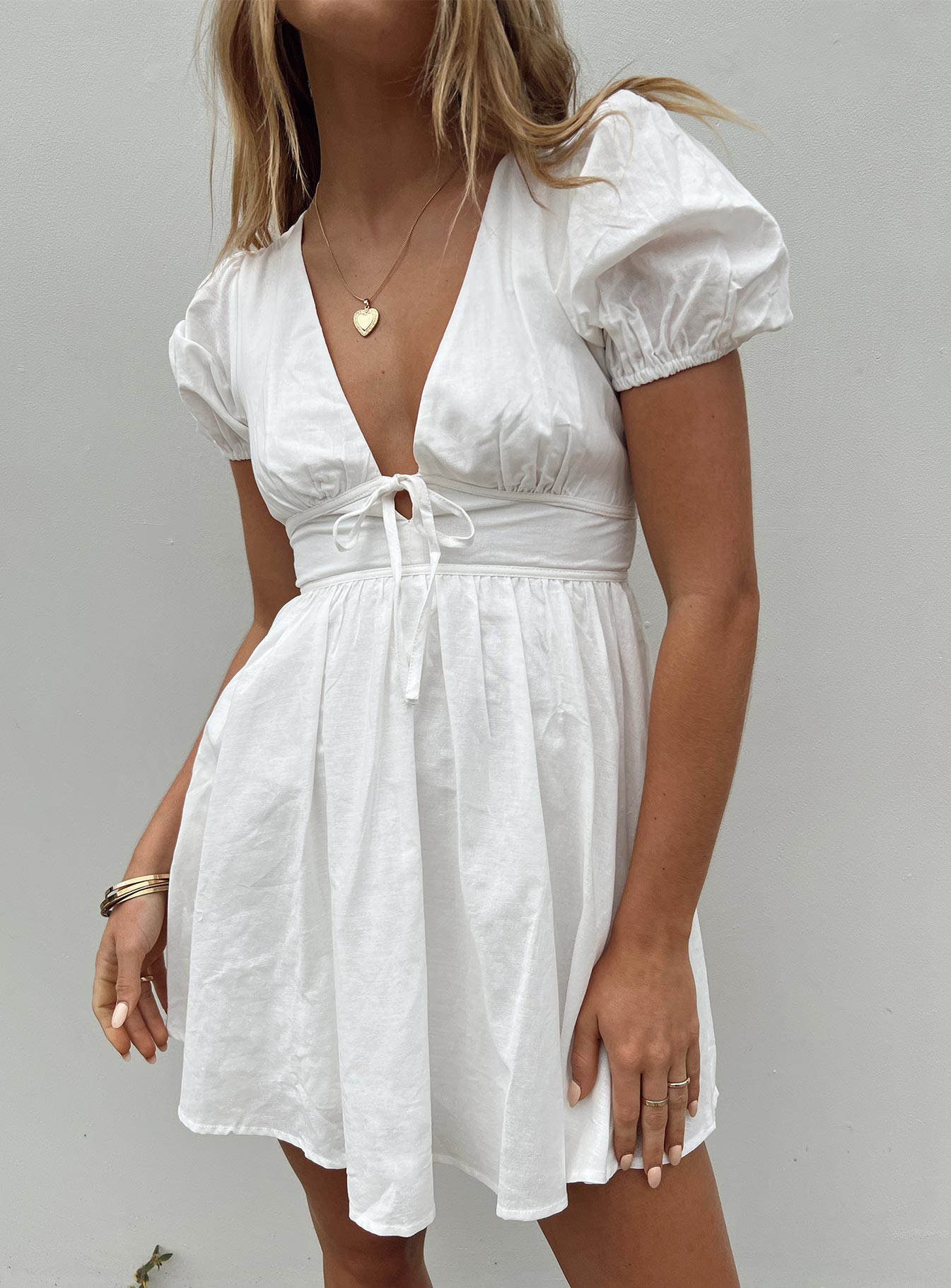 Mini dress V neck Tie fastening at front Puff sleeves Invisible zip fastening at back 