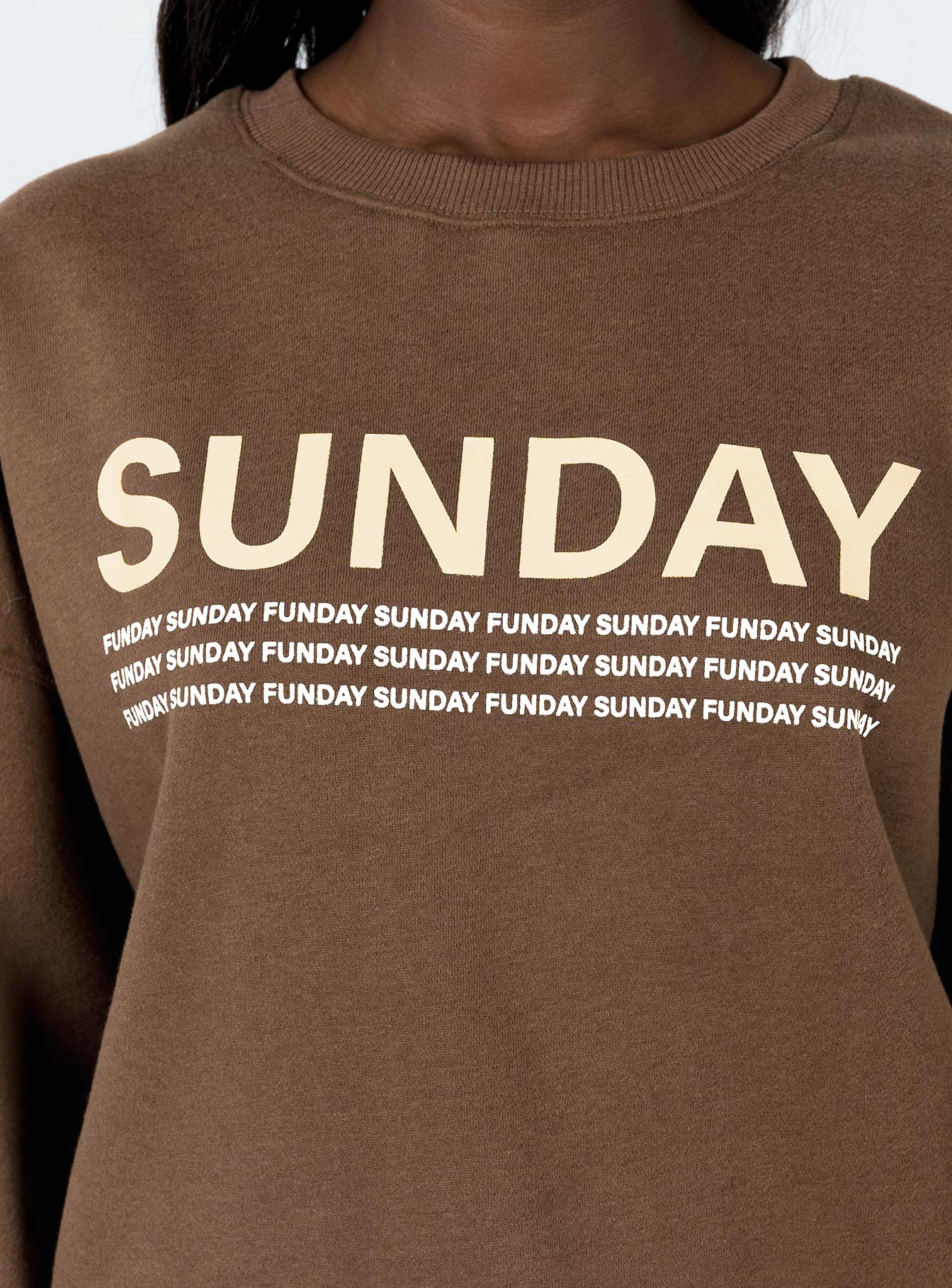 Oversized jumper Print on front Crew neckline Relaxed sleeves Drop shoulder Soft fleece lining