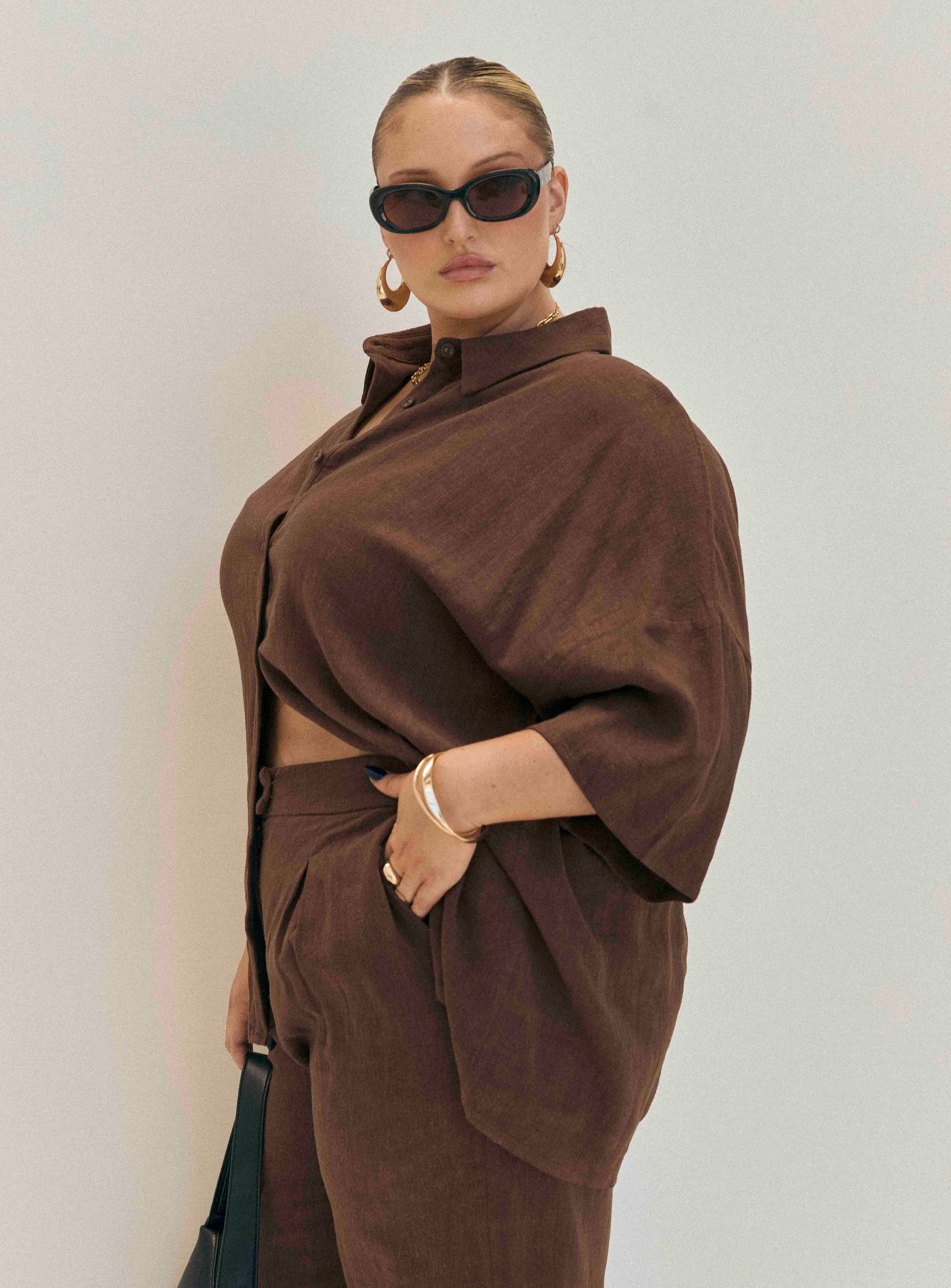 Chocolate Linen shirt Relaxed fit, button fastening, lapel collar