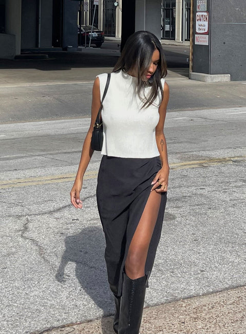 Davena Sweater Vest Cream Princess Polly  regular 