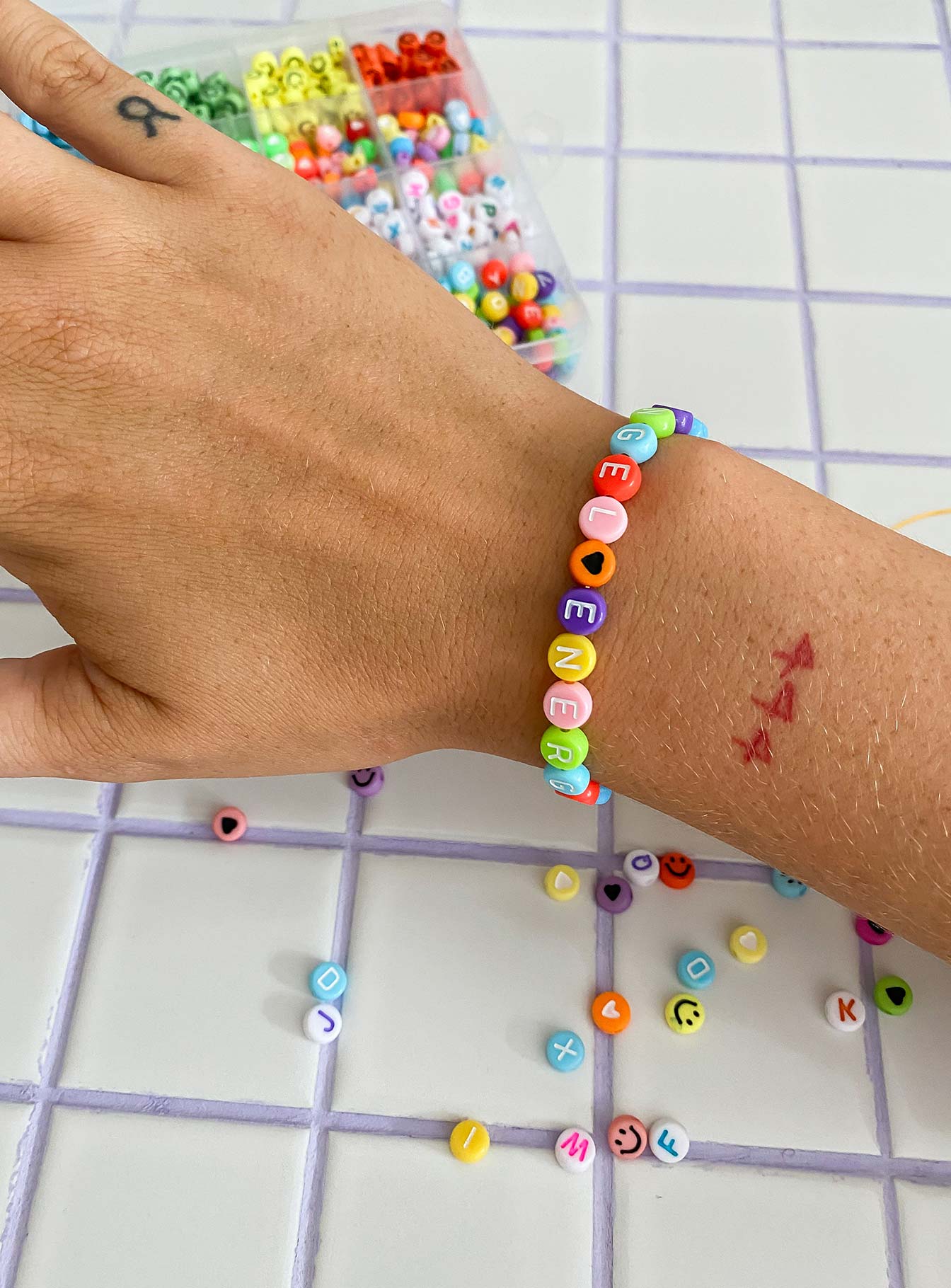 Make It Real Summer Vibes Heishi Bead Bracelets|DIY Charm Bracelet Making  Kit Case|