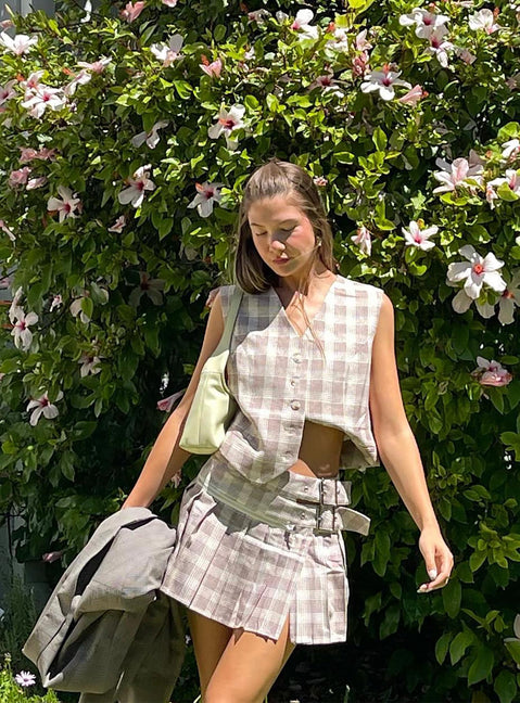 Mini Skirt plaid print Plaid print Double buckle fastening at waist Faux zip around waist Pleated design Side slit